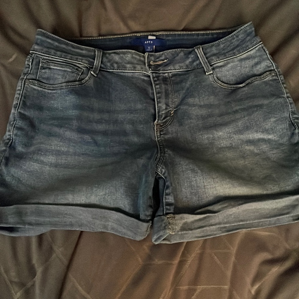 jean shorts!
